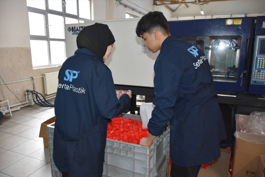 Konya’nın öğrencilerine para kazandıran lisesi 4